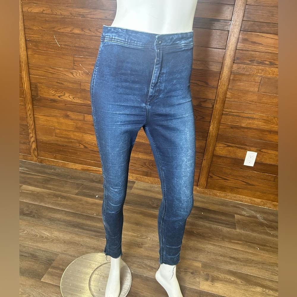 H&M size 29 skinny leg jeans, stretch, distressed him, and Jean